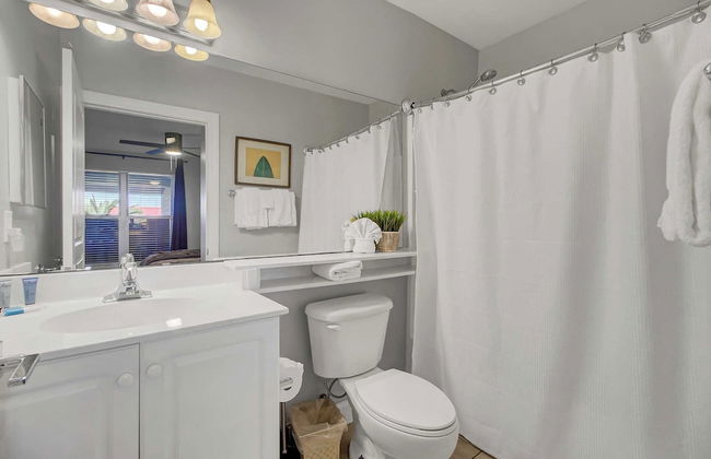 Beachfront 3bdr Condo w/ Pool & Deck Ocean Views Ocean Blvd #102 by Avantstay - Foto 20