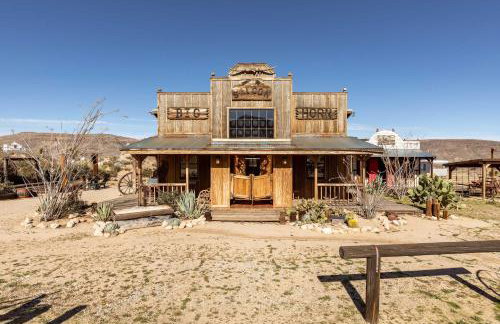 The Outlaw By The Cohost Company - Foto 62