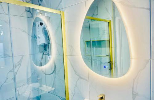 Brand-New Modern 2 Bed Room Apart ment With FREE Parking - Foto 3