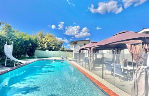 New Charming Spacious Disneyland Pool Home - Photo 46