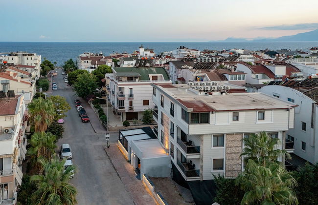 Eluxio Suite Hotel - Photo 74