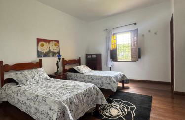 Charming Colonial Countryside Home with Wifi - Foto 12