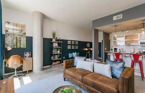 Mid Century Modern Downtown Condo | 30+ Night Min - Foto 4