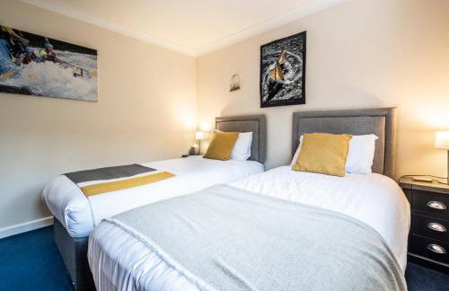 4 Bed Retreat with Balcony & Estuary views - Photo 11