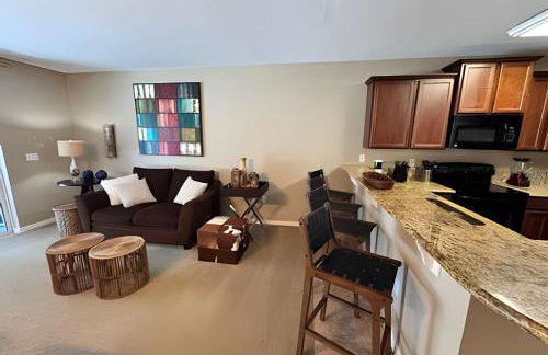 New to Market Spacious Private Pool Retreat - Foto 23