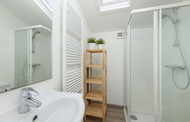 Modern Chalet Near Lake Sneek - Foto 9