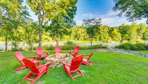 Family-Friendly Riverfront Manor on the Little Red - Foto 2