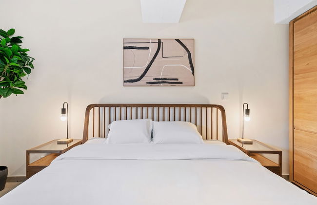 Clausen Charm Contemporary Retreat ID210 - Photo 4