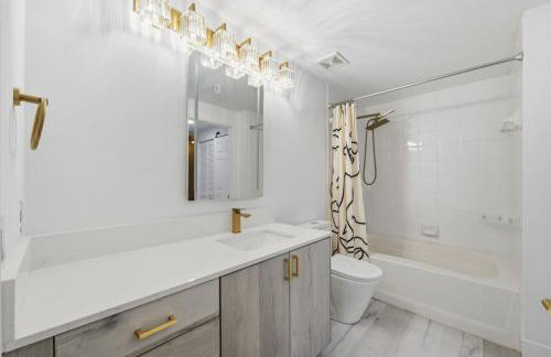 Stylish City Place WPB Escape King Bed and Den - Foto 22