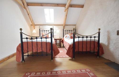 Panteurig Farmhouse - Photo 14