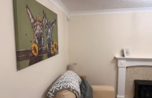 Ivy House - 3-Bed, Sleeps 4, Parking, WiFi, Contractors - Foto 16