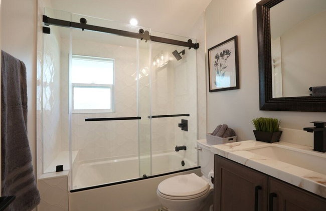 Beautiful Home with 4 bedroom, 2 bathrooms-full amenities - Foto 80