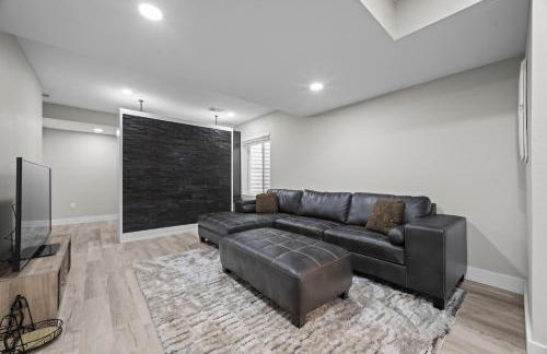 Rooftop Sunset Escape BBQ & Billiards Sleeps 8 - Foto 19