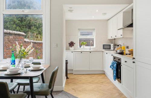 Manchester home, Sleeps 6, Contractor Friendly, Free Parking - Foto 18