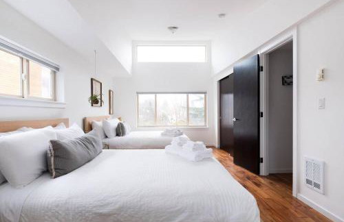 Stylish Urban Loft wFloating Stairs&Fireplace - Foto 9