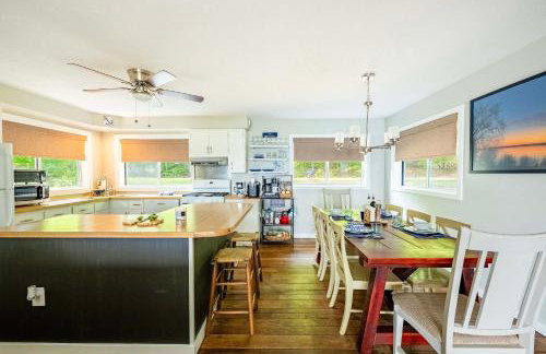 Waterfront Deck and Dock Torch Lake Home! - Foto 6