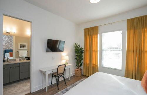 Roof Deck Grill VIEWS 2 Miles from Broadway - Foto 27