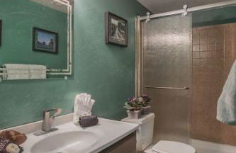 5 bedroom, 7 beds, 3 bath - Sleeps 12, Great for Families - Photo 21