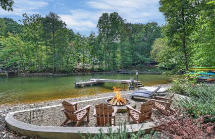 Waterfront 1-acre Private Dock, Hot Tub, Firepit Bankhead Lodge by Avantstay - Foto 12