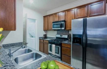 LALAs House- 1br with Free Parking, Pool and Sauna - Foto 7