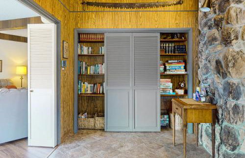 Viewcrest Retro Country Home - Photo 27