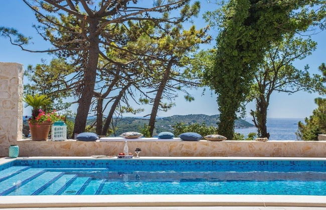 Luxury Villa Dolce Vita with Pool - Photo 30