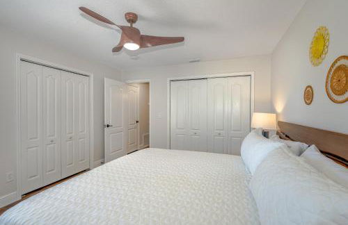 Dog Friendly Home wPrivate Fenced Yard, Garage & Fire Pit STEPS to the Beach! - Foto 15