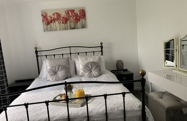 House - Sleeps 5, Parking & Private Garden - Foto 7