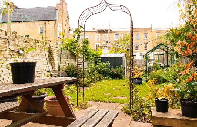 Trendy Two Bed Apartment With Private Garden - Foto 17