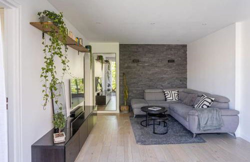 Spacious & Cozy 2-Room with Balcony - Foto 3