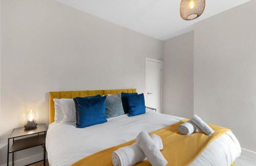 Whitehill - 3-Bed Home from Home, Sleeps 7, Great for Groups & Workers, FREE Parking & Netflix - Hosted by Stay Host Save - Photo 21