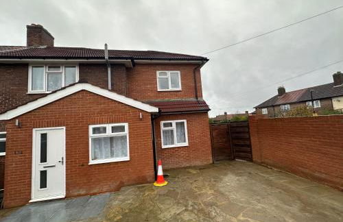 1st Studio Flat With full Private Toilet And Shower With its Own Kitchenette in Keedonwood Road Bromley A Fully Equipped Independent Studio Flat - Photo 36