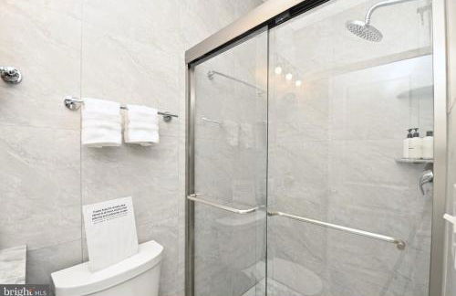 Elegant 5BR home near Capitol Hill! Free Parking! - Foto 26