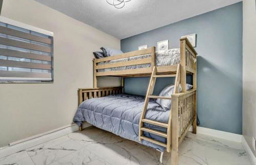 Three Bedroom Pool Home with Modern Interior Design - Foto 12