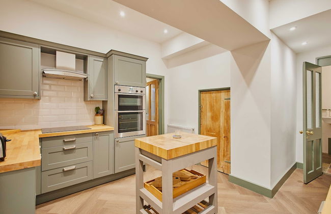 Host Stay Temple Terrace - Photo 1