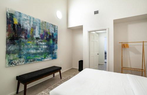 Historic Downtown Loft with Modern Flare - Foto 34