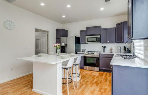 6 Mi to DIA Denver Home with Fenced Yard and Fire Pit - Foto 7