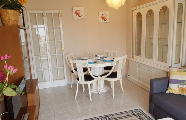 Sky-High Seaside Fuengirola Flat - Photo 5