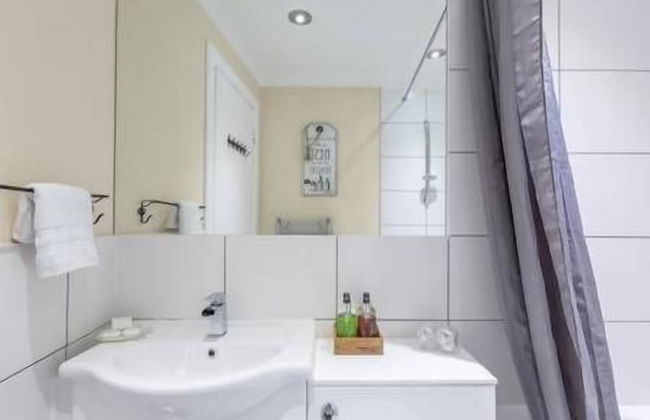 Maya's Glasgow Holiday Homes - Photo 14