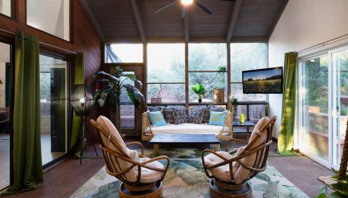 Luxe Boutique-Style Home w/Indoor Hot Tub - Foto 3