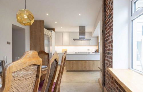 Spacious 4-Bed Near City & Sea - Foto 12