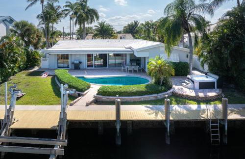 Waterfront Luxe 3BR, Pool, Hot Tub & Dock - Foto 1