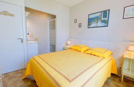 Villa de plain pied avec jardin paysager et piscine - Foto 12