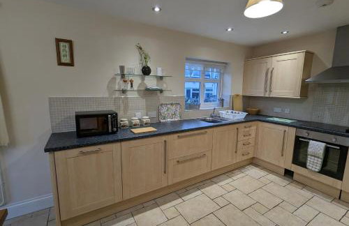 Unbeatable Llanberis Location, Detached with Parking, Snowdon Views. - Photo 20