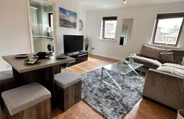 Stylish Waterfront Apartment - Photo 32