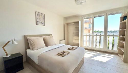 Comfortable and bright renovated 4-room apartment 5' downtown - Photo 2