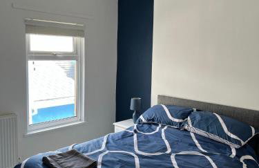 4-6 Guests in centre location with stunning views - Photo 9