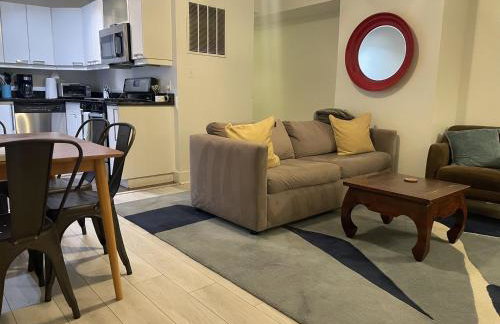 Charming 2BD1BA in Hip Area - Near Metro - Foto 3