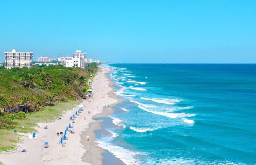 Boca Beachside 2BR 2BA with Pool and Balcony Steps to Sand - Foto 51
