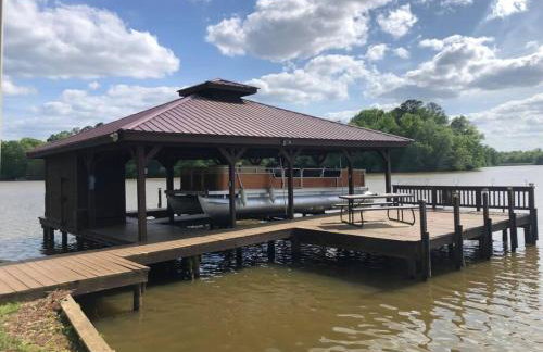 Ultimate Family Fun Lakehouse with pool and dock - Foto 28